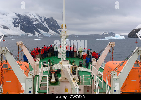 Passagiere auf Antarctic Dream in Lemaire-Kanal, Antarktis Stockfoto