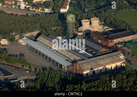 Westpark mit Jahrhundert Halle Bochum, Jahrhunderthalle Bochum mit Blick auf Deutschland, Nordrhein-Westfalen, Ruhrgebiet, Bochum-Stahlhausen, Bochum Stockfoto