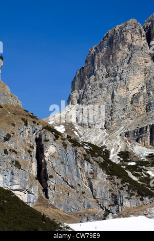 Felswände oberhalb der Edelweisstal oberhalb Colfosco Winter zwischen Selva und Corvara Dolomiten Italien Stockfoto