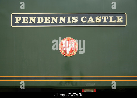 Typenschild der Klasse 57 Diesel-elektrische Lokomotive 57604 Pendennis Castle. Stockfoto