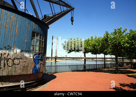 alten Ladekran am Medien Hafen Düsseldorf, Deutschland, Nordrhein-Westfahlen, Düsseldorf Stockfoto