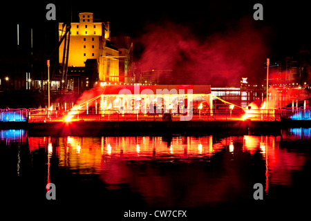 Die Duisburger Philharmoniker während einer Veranstaltung von Ruhrlights Twilight Zone am Inner Harbour, Duisburg, Ruhrgebiet, Nordrhein-Westfalen, Deutschland Stockfoto