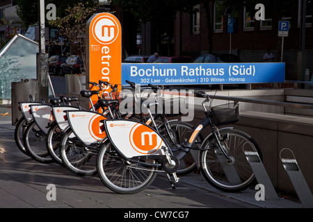 Fahrrad-Vermietstation bei Metro Stationen Rathaus verklagt, Deutschland, Nordrhein-Westfalen, Ruhrgebiet, Bochum Stockfoto