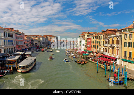 Blick von der Rialto-Brücke über den Canale Grande, Italien, Venedig Stockfoto