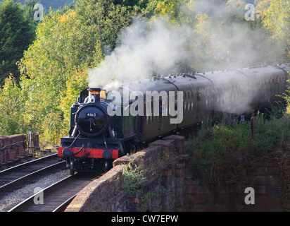 GWR große Prairie Tank Engine 2-6-2 Nr. 4160 nähert sich Bewdley, Severn Valley Railway, Worcestershire, England, Europa Stockfoto