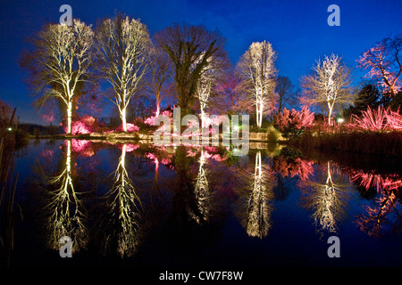 beleuchtete Westfalenpark in der Dämmerung, Dortmund, Ruhrgebiet, Nordrhein-Westfalen, Deutschland Stockfoto