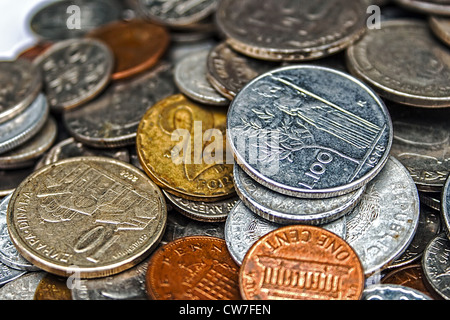 Alte Münzen verschiedener Nationalitäten aus verschiedenen Epochen Stockfoto