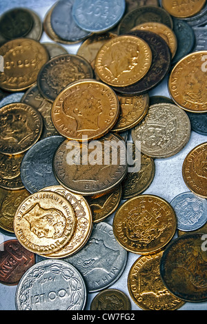 Alte Münzen verschiedener Nationalitäten aus verschiedenen Epochen Stockfoto