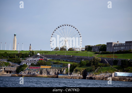 Blick auf die Hacke, Plymouth aus dem Meer in der Nähe von Mountbatten Wellenbrecher. Stockfoto