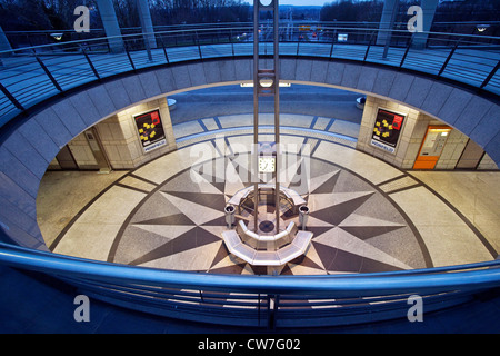 u-Bahnstation "Westfalenhallen" zur blauen Stunde, Dortmund, Ruhrgebiet, Nordrhein-Westfalen, Deutschland Stockfoto