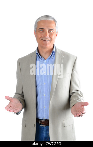 Porträt einer lässigen Mitte im Alter Mann trägt blaue Jeans, Hemd und einem Sakko. Stockfoto