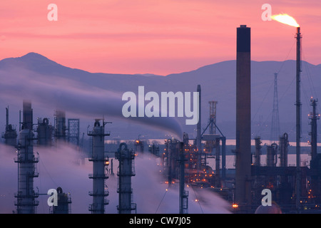 Grangemouth Ölraffinerie im Abendlicht, Großbritannien, Schottland, Grangemouth Stockfoto