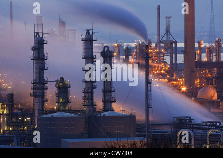 Grangemouth Ölraffinerie im Abendlicht, Großbritannien, Schottland, Grangemouth Stockfoto