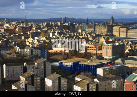 Blick über Edinburgh Stadtzentrum von Salisbury Crags, Edinburgh, Schottland, Vereinigtes Königreich Stockfoto