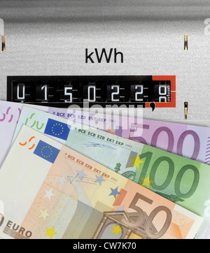 Euro-Scheine und Stromzähler Stockfoto