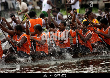 Ruderern aus Nehru Trophäe-Regatta in Alappuzha wieder Wasser früher bekannt als Alleppey, Kerala, Indien Stockfoto