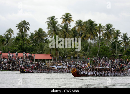 Ruderern aus Nehru Trophäe-Regatta in Alappuzha wieder Wasser früher bekannt als Alleppey, Kerala, Indien Stockfoto