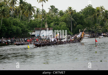 Ruderern aus Nehru Trophäe-Regatta in Alappuzha wieder Wasser früher bekannt als Alleppey, Kerala, Indien Stockfoto