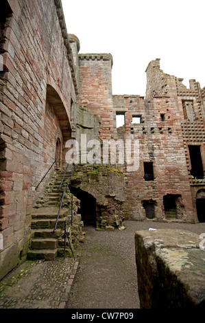 Crichton Burgruine, in einer ländlichen Gegend in Pathead. Gorebridge. Südöstlich von Edinburgh. Schottland.  SCO 8320 Stockfoto