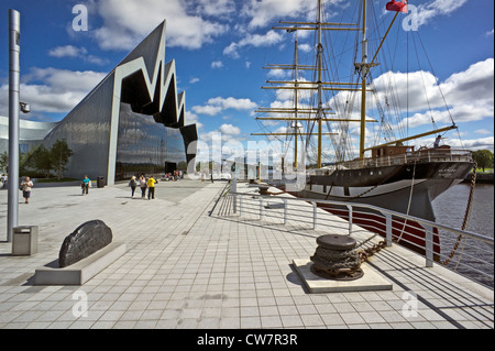 Neu erbaute Riverside Museum auf dem Fluss Clyde in Glasgow mit Exponaten Schottlands Geschichte von Transport & Reisen Stockfoto