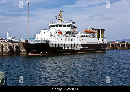 Caledonian MacBrayne Auto und Personenfähre Loch Nevis vertäut im Hafen von Mallaig in Schottland Stockfoto