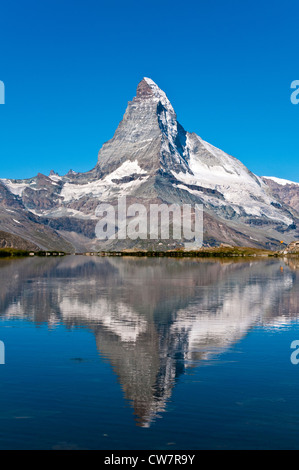 Stellisee lake with Matterhorn reflected in the water, Zermatt, Wallis or Valais, Switzerland Stockfoto