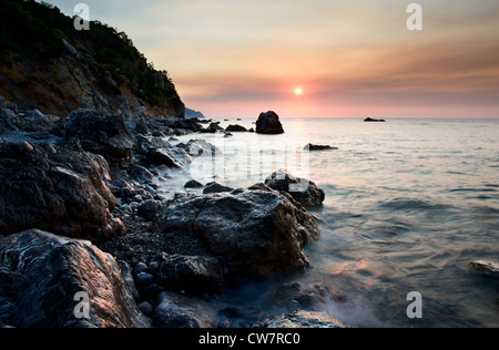 Sonnenaufgang über dem Schwarzen Meer, Krim, Ukraine Stockfoto