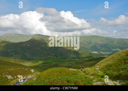 Walker in Easedale, in der Nähe von Grasmere, Nationalpark Lake District, Cumbria, England UK Stockfoto