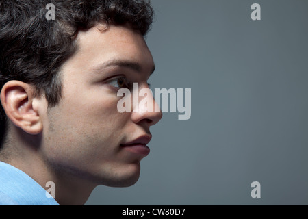 Porträt eines jungen Mannes hautnah Stockfoto