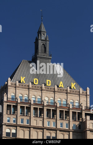 KODAK-Zeichen. Eastman Kodak Company, Rochester, New York, USA. Spitze der World Headquarters Building. Stockfoto