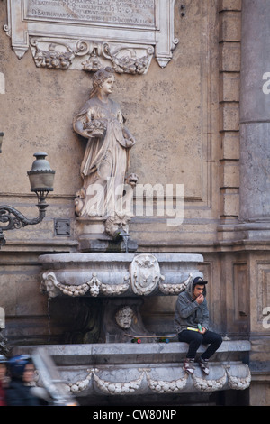 Statue, Quattro Canti, Palermo, Sizilien, Italien Stockfoto