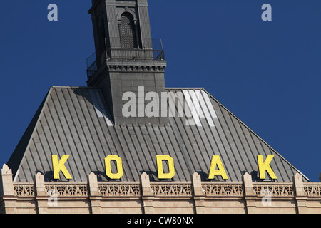 KODAK-Zeichen. Eastman Kodak Company, Rochester, New York, USA. Spitze der World Headquarters Building. Stockfoto