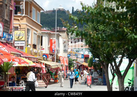 ISTANBUL, TÜRKEI. Eine bunte Straßenbild auf der Prinzen Insel Heybeliada. 2012. Stockfoto