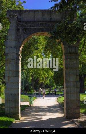 Der Parc Monceau, die Bogen Ruine. Paris 8. Bezirk, Ile-de-France, Frankreich, Europa, EU Stockfoto