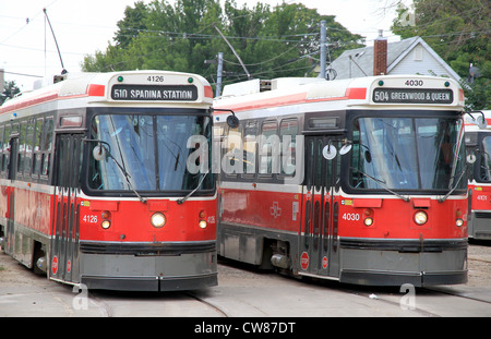 Toronto-Straßenbahnen in einem Stadt-depot Stockfoto