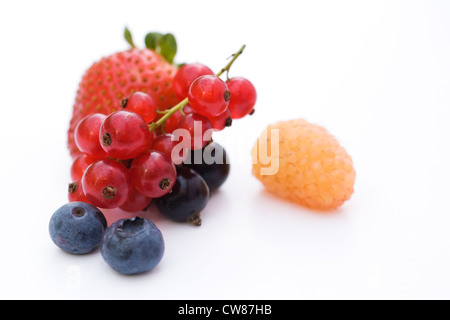 Sommer Beeren auf einem weißen Hintergrund. Stockfoto