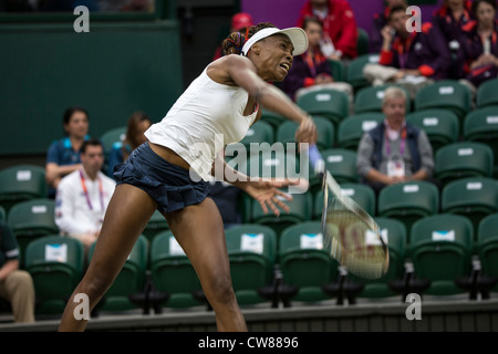 Serena und Venus Williams (USA) gewinnen die Goldmedaille im Damen Tennis Doppel bei den Olympischen Sommerspielen 2012 in London Stockfoto