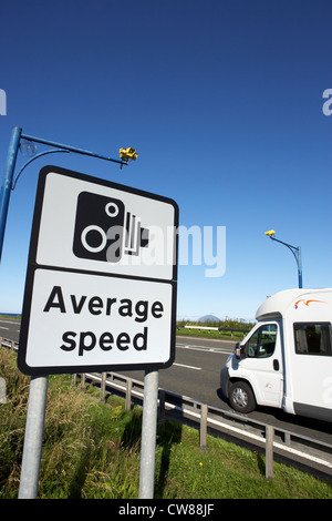 Fahrzeug vorbei Durchschnittsgeschwindigkeit Straße Sicherheit Overhead Verkehrskameras und Warnung melden Sie Schottland Großbritannien Vereinigtes Königreich Stockfoto