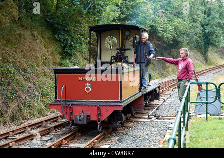 Launceston Steam Railway. Eine 2 Fuß Schmalspurbahn von Launceston, Cornwall mit Quarry Hunslet Motoren ausgeführt. Stockfoto