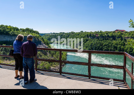 Blick über den Whirlpool auf dem Niagara Fluss von Thompsons Punkt auf der Niagara Parkway, Ontario, Kanada Stockfoto