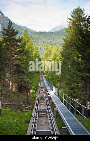 Muottas Muragl, Schweiz. Seilbahn auf den Gipfel des Muottas Muragl in der Nähe von St. Moritz. Stockfoto