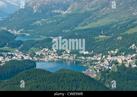 Muottas Muragl, Schweiz. Ansichten von St. Moritz von oben auf Muottas Muragl. Stockfoto