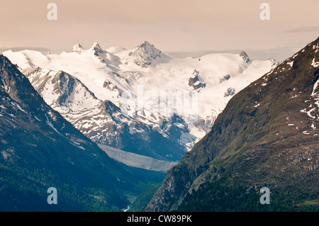 Muottas Muragl, Schweiz. Bernina Bergkette von oben auf Muottas Muragl in der Nähe von St. Moritz. Stockfoto