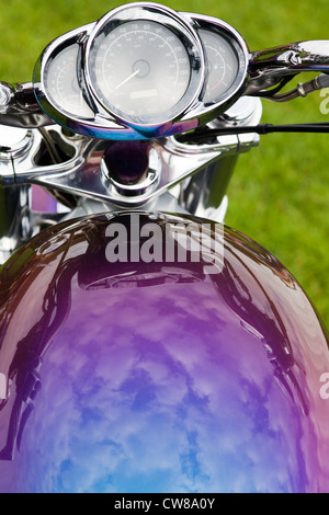 Harley Davidson spritzlackiert Benzintank und Tacho Stockfoto