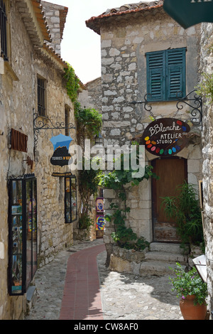 Gepflasterten Straße, Èze, Côte d ' Azur, Alpes-Maritimes, Provence-Alpes-Côte d ' Azur, Frankreich Stockfoto