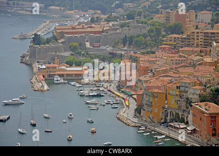 Hafen-Blick vom Küstenstraße, Villefranche-Sur-Mer, Côte d ' Azur, Alpes-Maritimes, Provence-Alpes-Côte d ' Azur, Frankreich Stockfoto