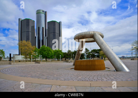 Die Detroit Renaissance Center von Hart Plaza aus gesehen. Der Dodge-Brunnen steht im Vordergrund. Es ist ein Sommertag. Stockfoto