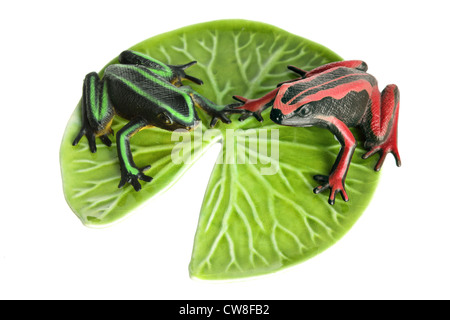 Kunststoff Mini-Frösche auf Lilypad Stockfoto