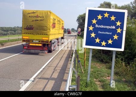 Iffezheim-Schild an der Grenze zwischen Frankreich und der Bundesrepublik Deutschland Stockfoto