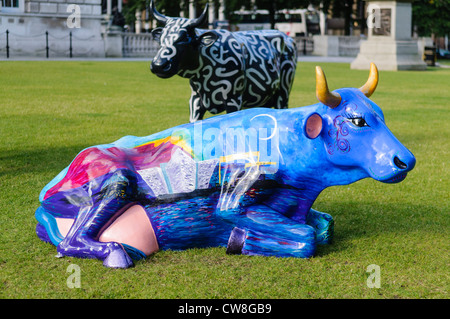 Cow Parade, die weltweit größte Kunst im öffentlichen Raum-Ausstellung kommt nach Belfast. Stockfoto